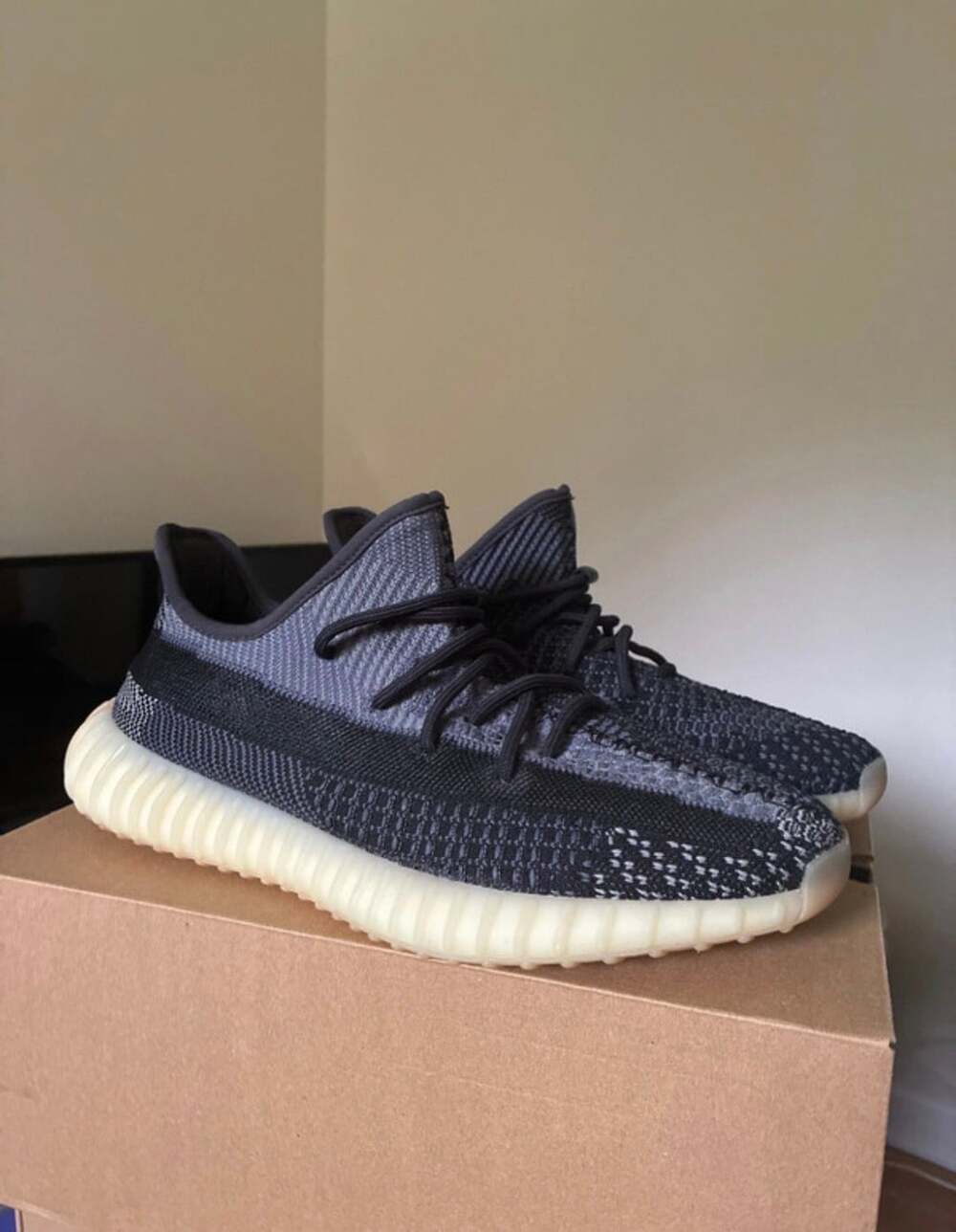 Adidas Yeezy Boost 350 V2 Carbon Size 10.5